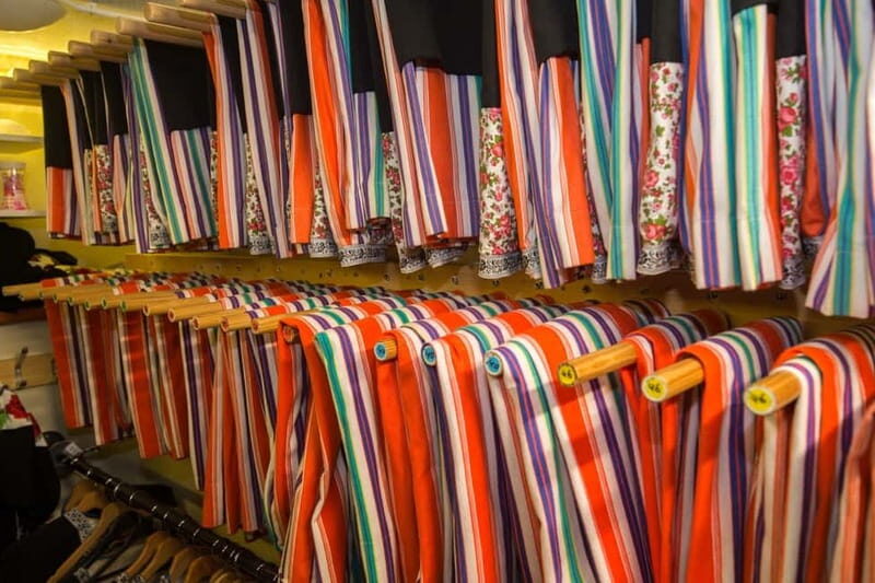 Volendam: Photo Opportunity in Traditional Dutch Costume - Practical Details & Tips