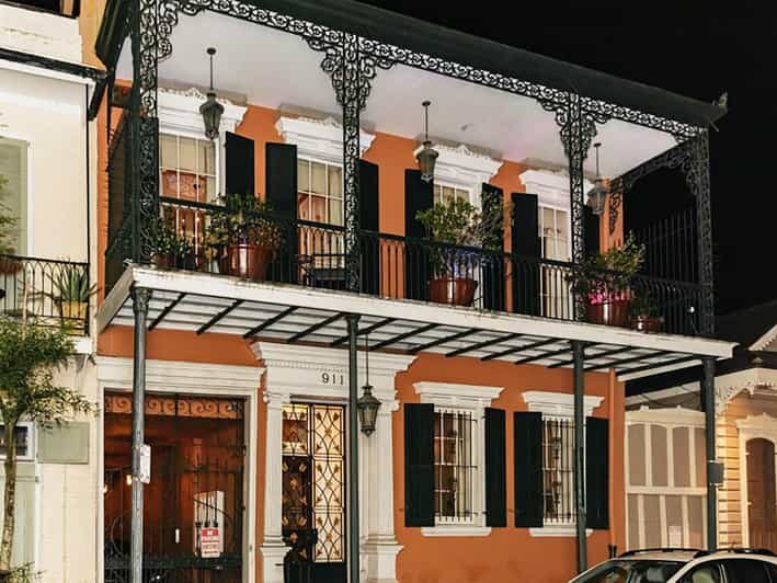 Voodoo & Ghosts: NOLA Tour - The Garden District and Haunted Mansions