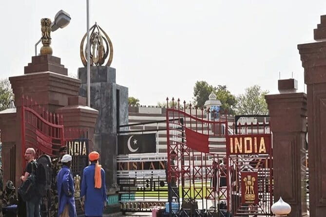Wagah Border Retreat Ceremony With Traditional Dinner - Key Points