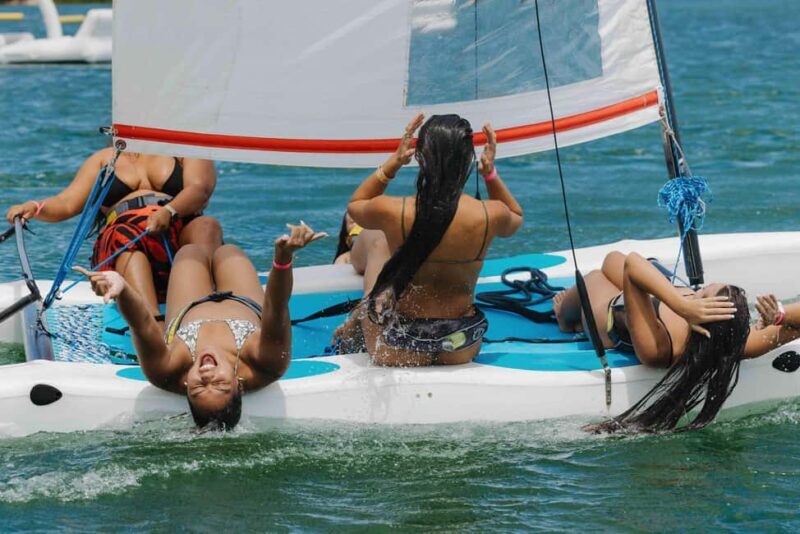 Wai Kai Lagoon: Hobie Wave Cat Rental - A Close Look at the Experience
