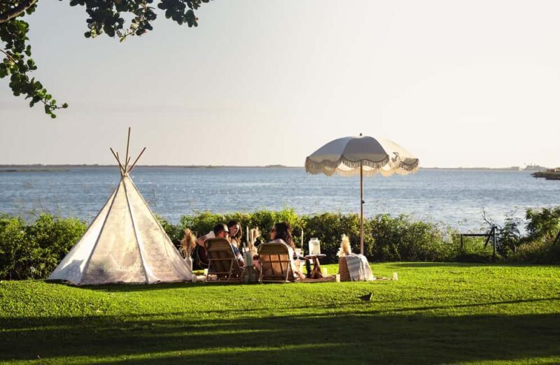 Waikiki : Beach Picnic with Professional Photography! - Group Size and Accessibility