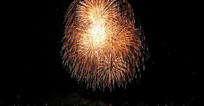 Waikiki Friday Night Fireworks Sail - The Experience: A Mix of Comfort, Cuisine, and Fireworks