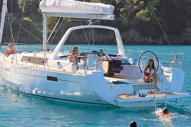 Waikiki Private Sunset Sail Romantic and Private - What Makes the Yacht Special?