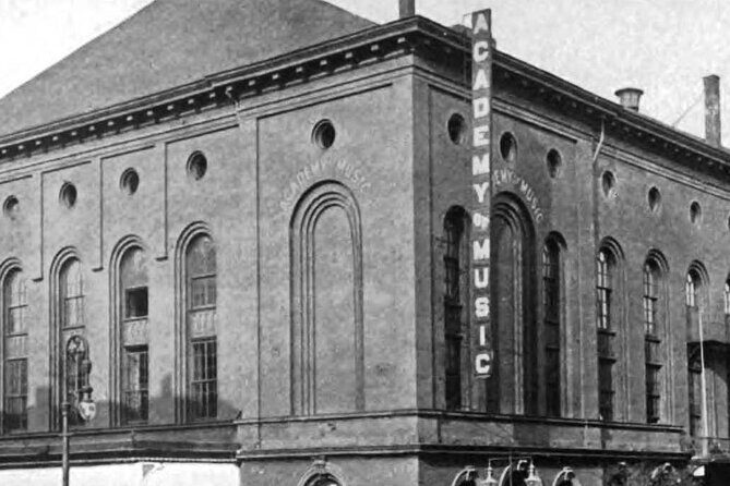 Walk 3 NYC Squares: Gramercy Park, Madison and Union Squares - A Detailed Look at the Walk 3 NYC Squares Tour