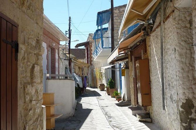 Walk in Omodos alleys & around Kelephos medieval Venetian bridge - Who Will Love This Tour?