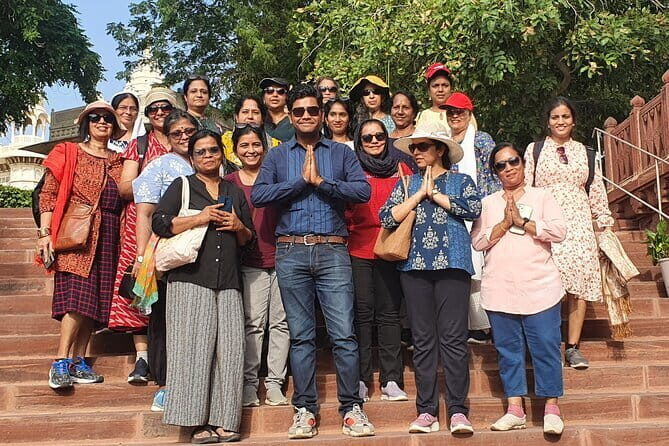 Walk To bluecity tour with guide - Naarayan Mishtan Bhandar: Savoring Local Flavors