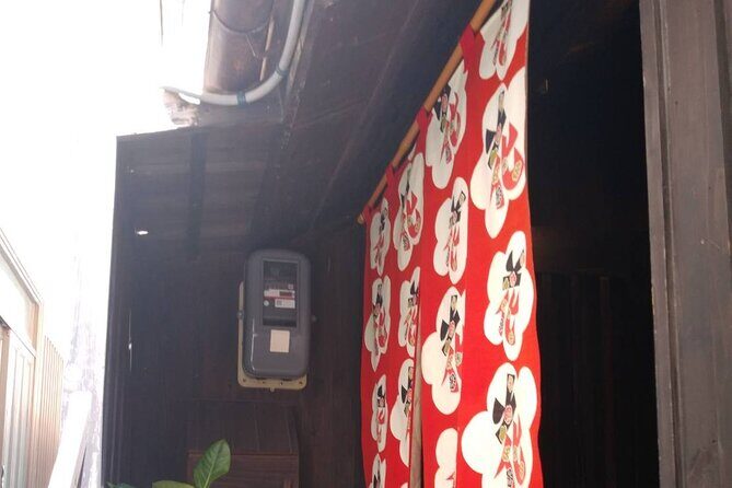 Walking around town in a kimono, you can choose your favorite kimono from the traditional Okinawan costumes "Ryuso", "Kimono", "Yukata" Hairset & Lipstick & Kimono & Rental FeeAll Comic Book - FAQs