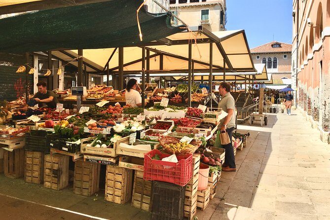 Walking in Venice Off-the-beaten Track - Discovering Venice: A Deep Dive into the Tour Experience