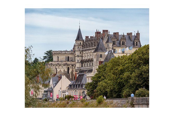 Walking Photography Tour of Amboise conducted in English - Who Should Book This Tour?