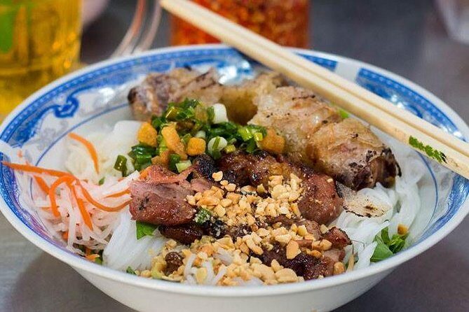 Walking street food tour - The Sum Up