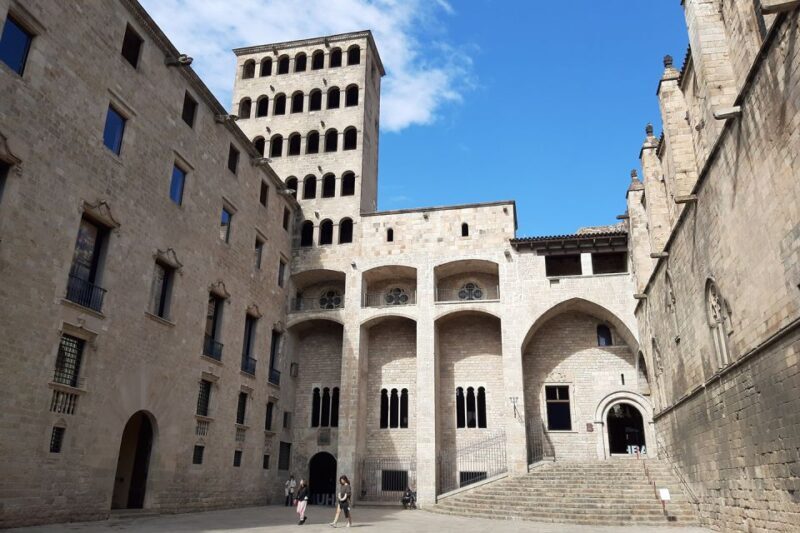 Walking Tour Gothic Quarter and Ramblas+Boat Trip - Exploring the Itinerary in Detail