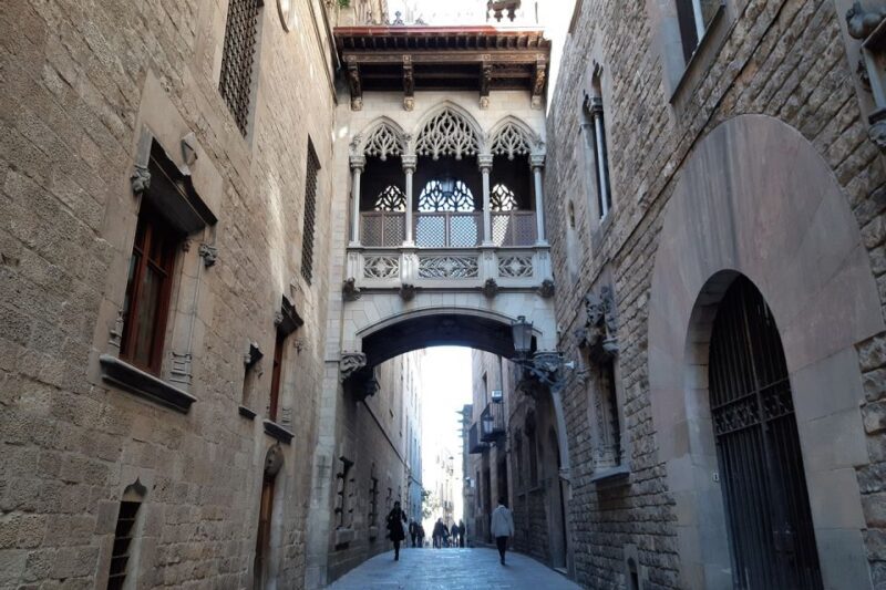 Walking Tour Gothic Quarter and Ramblas+Boat Trip - Authentic Insights from Reviews