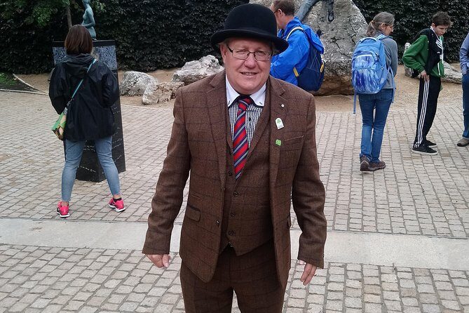 Walking tour in Merrion Square Park with a pint of Guinness Dublin Rogues Tour - Key Points
