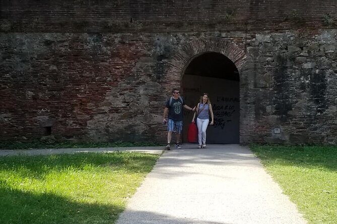 Walking tour of Lucca and its walls - Authentic and Unique Insights