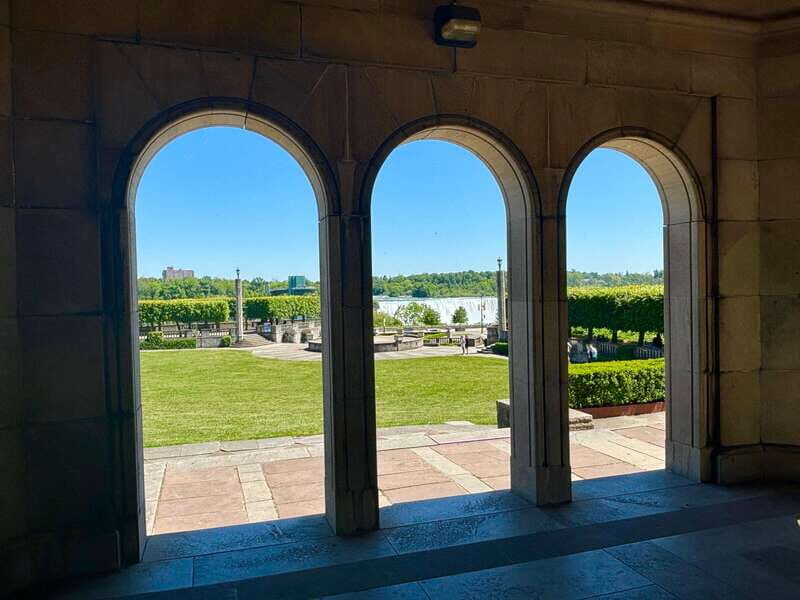 Walking Tour of Niagara Falls Canada and Hornblower Boat - FAQ