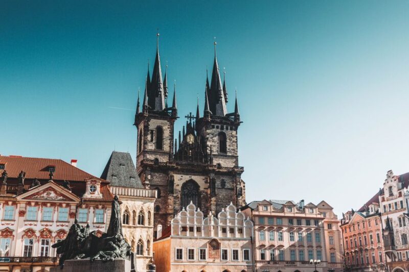 Walking tour of Prague in french: Old Town & Charles Bridge - Key Points