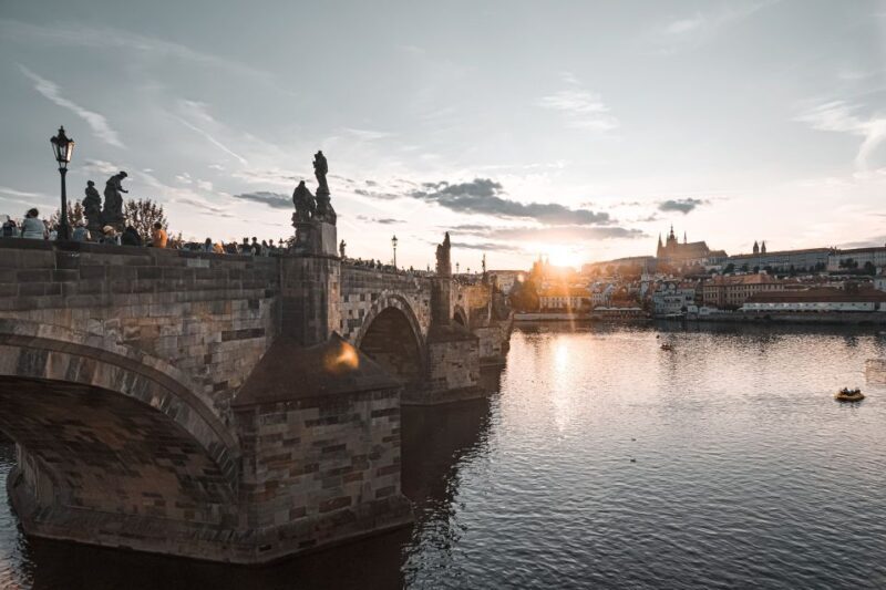 Walking tour of Prague in french: Old Town & Charles Bridge - An In-Depth Look at the Experience