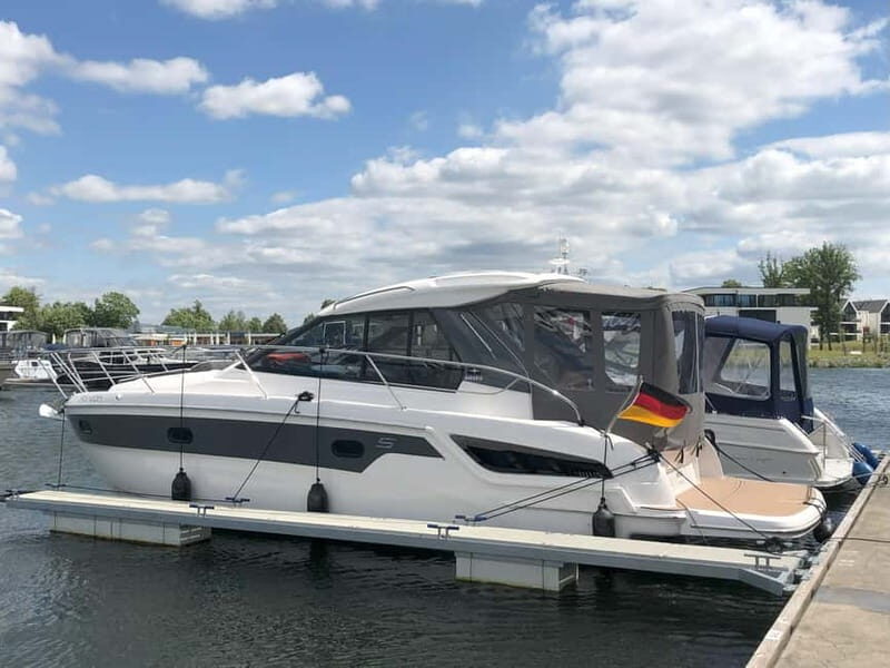 Waren (Müritz): Day cruise motor yacht with skipper - 8 hours - Key Points