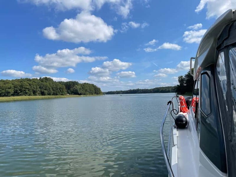 Waren (Müritz): Fun Cruise motor yacht with skipper - 8 hours - Key Points