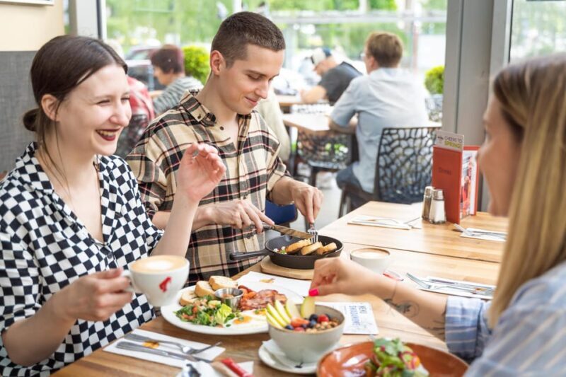 Warsaw: Breakfast at Hard Rock Cafe - The Setting: Indoors and Outdoors