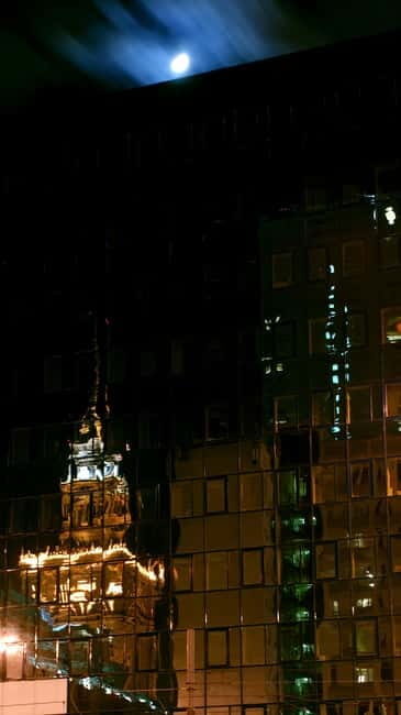 Warsaw: Exclusive city tour with photo session - Key Points