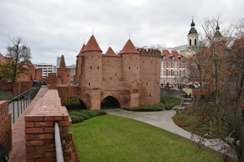 Warsaw: Old Town Guided Walking Tour - Exploring Warsaw’s Old Town: A Closer Look