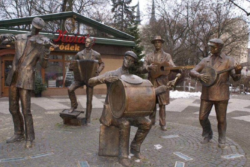 Warsaw: Praga District Tour with Vodka Museum and Tasting - Hidden Shrines and Street Art