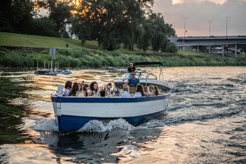 Warsaw: Private Cruise on a wooden boat - max. 12 pax - Key Points
