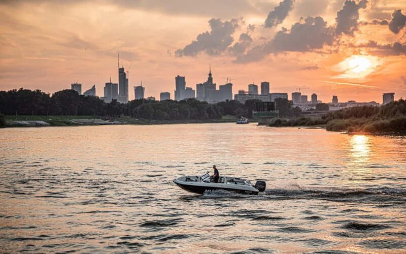 Warsaw: Sunset Vistula Cruise - 80s Vibes, Music & Prosecco - Warsaw: Sunset Vistula Cruise - 80s Vibes, Music & Prosecco