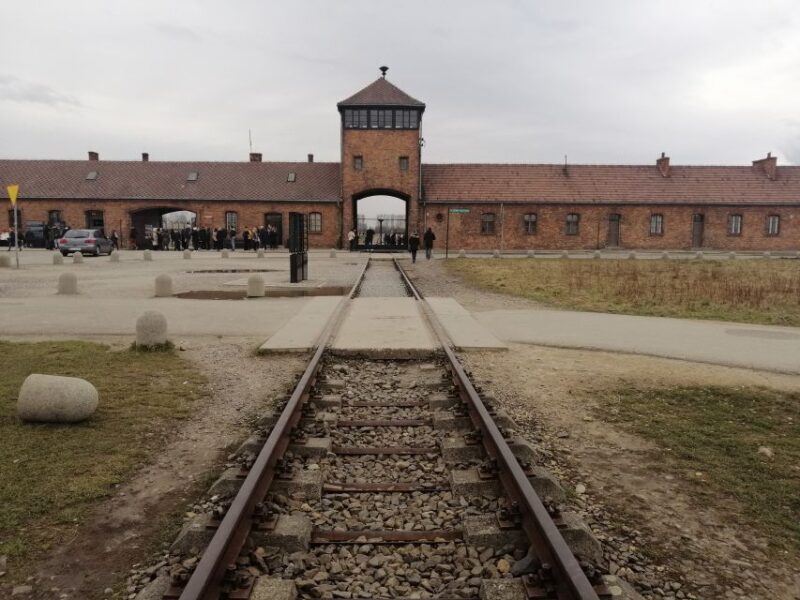 Warsaw: Tour to Krakow and Auschwitz by Train with Pickup - FAQs