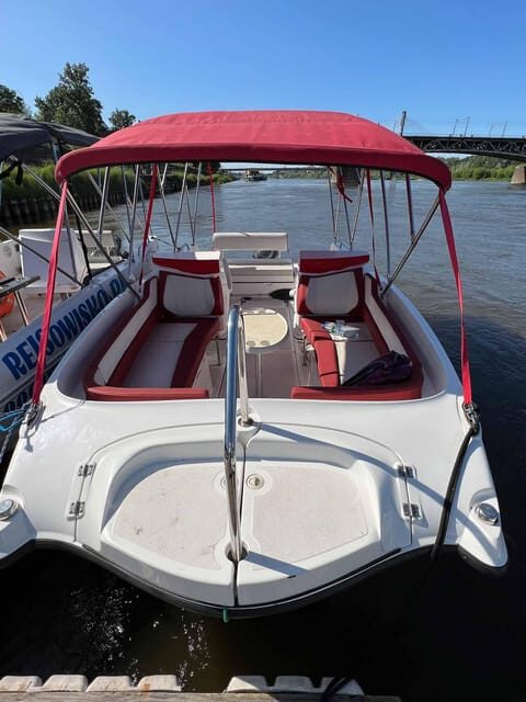 Warsaw: Vistula River Cruise with Your Music & City Views - The Experience in Detail