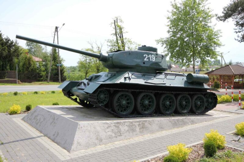 Warsaw: WWII Private Tour by Retro Minibus with Hotel Pickup - The Experience in Context