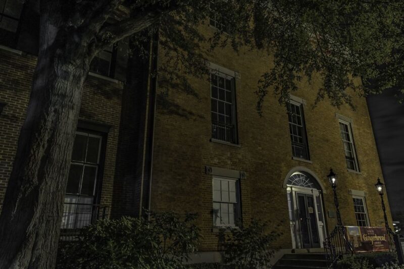 Washington, DC: Ghosts and Spirits Haunted Walking Tour - Authenticity Meets Entertainment