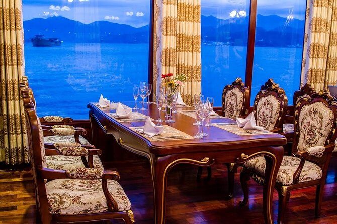 Watching Stunning Sunset with Cocktail and Dinner on Luxury Cruise - Who Is This Tour Best For?