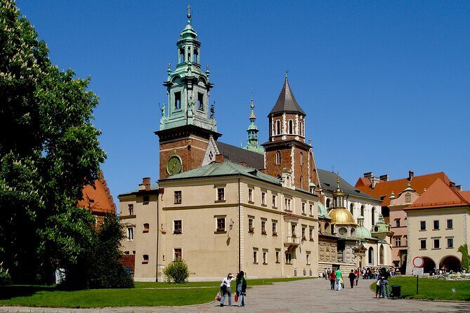 Wawel Castle and Cathedral Guided Walking Tour in Kraków - A Detailed Look at the Wawel Castle and Cathedral Tour