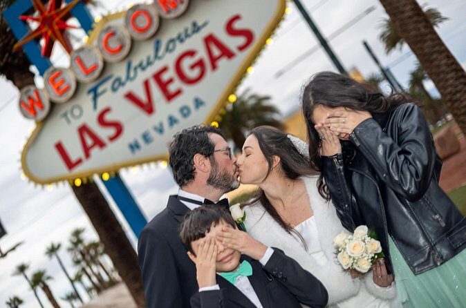 Wedding at Placa DE Las Vegas in Portuguese, English or Spanish - Who Should Consider This Experience?