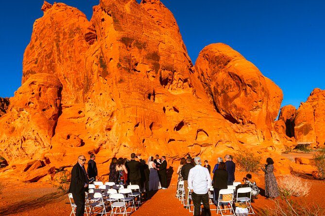 Wedding with Photographer in the Valley of Fire - An In-Depth Look at the Valley of Fire Wedding Experience