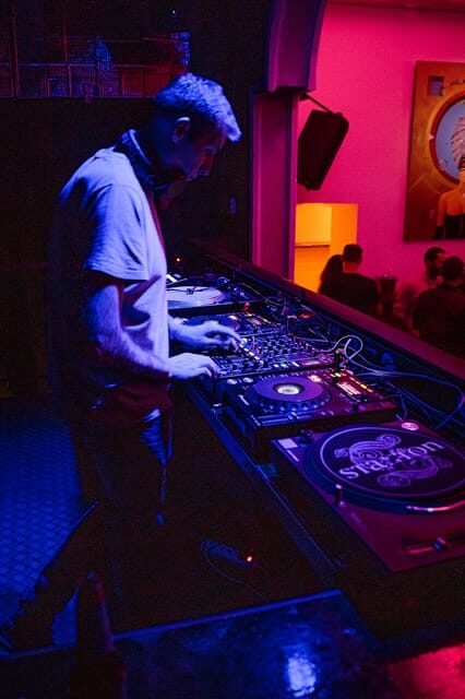 Weekend Night @ The 2nd Floor Secret Club (House / Tech) - Why This Experience Works Well for You