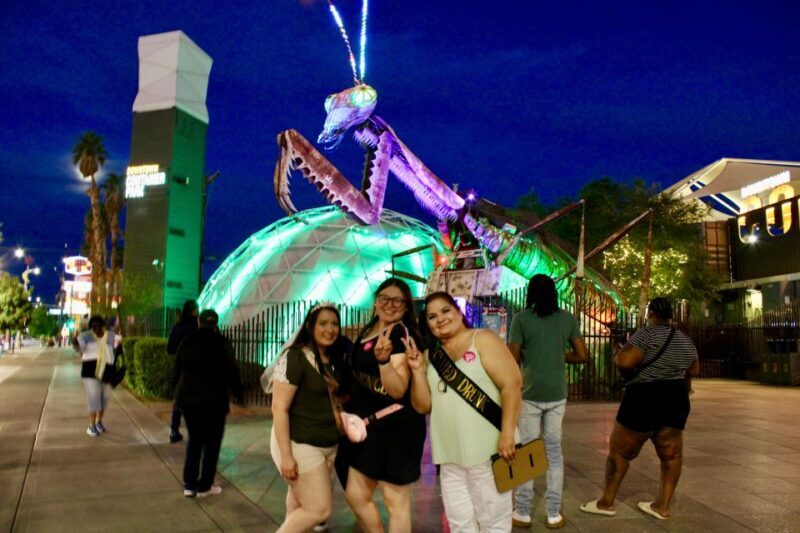 Weird, Wacky Fremont Bar Experience with Cocktails & Photos - FAQ