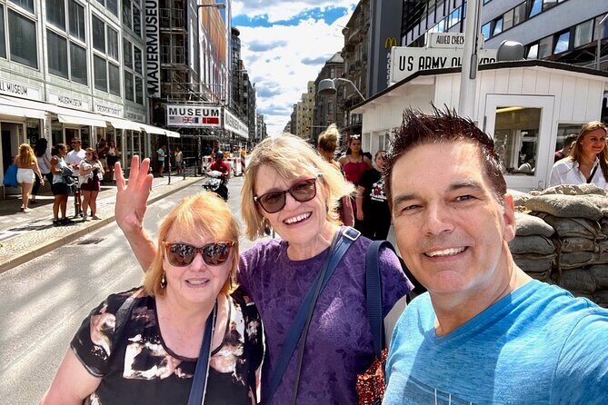 Welcome/Farewell SightseeingTaxi Tour +Transfer from/to the airport - Personalized Experience in a Comfortable SUV