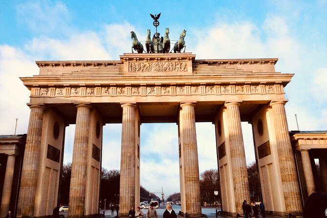 Welcome/Farewell SightseeingTaxi Tour +Transfer from/to the airport - Authentic Stories and Local Insights