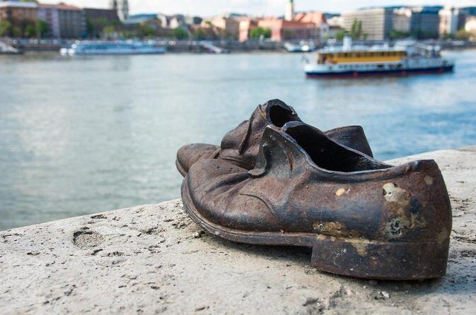 Welcome to Budapest Evening Walk - Welcome to Budapest Evening Walk: An Authentic Twilight Stroll