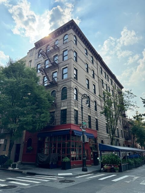 Welcome to New York: A Tour of Taylor Swift Hotspots - End at The High Line