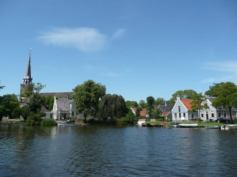Whisperboat rental in beautiful area close to Amsterdam - Key Points