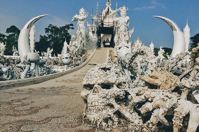 White Temple, Black House Museum and Hot Spring Tour from Chiang Mai (SHA Plus) - FAQs