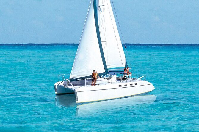Wild adult catamaran party sailing to Isla Mujeres - An in-depth look at the experience