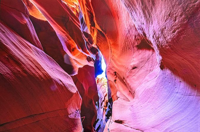 Wind Pebble Canyon Full Hiking tour through Antelope Canyon - Who Should Consider This Tour?