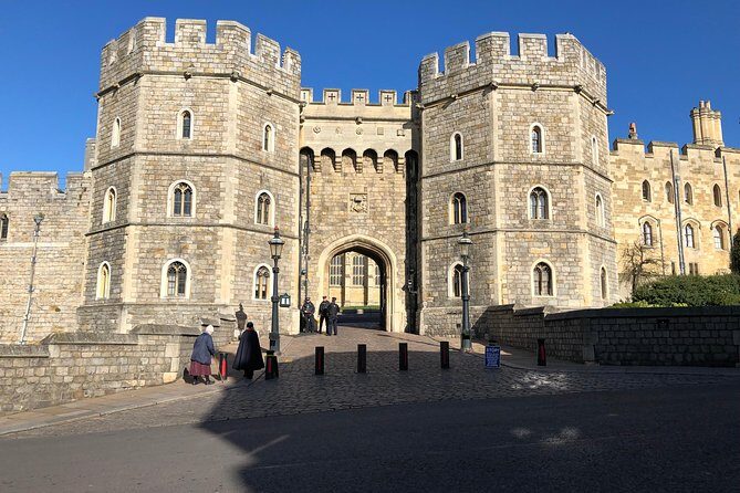 Windsor Castle and Eton College Private Car with Driver Guide - FAQ