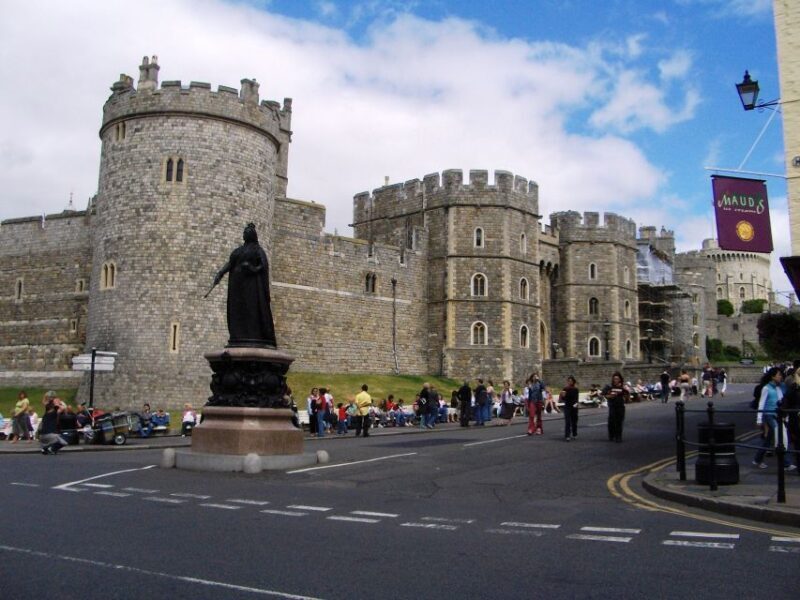 Windsor Castle Hampton Court palace Private Tour with Ticket - Key Points