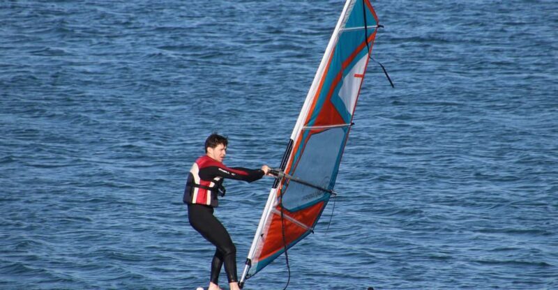 Windsurf class on Valencia beach - What You Can Expect from the Windsurfing Experience